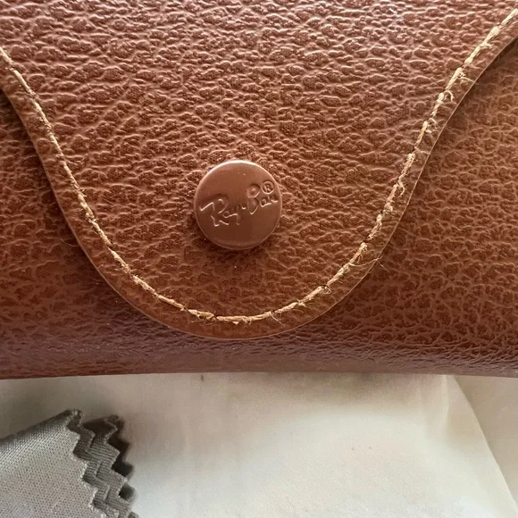 Ray-Ban Cognac Pebbled Leather Eyewear Case and cleaning cloth - Picture 3 of 4
